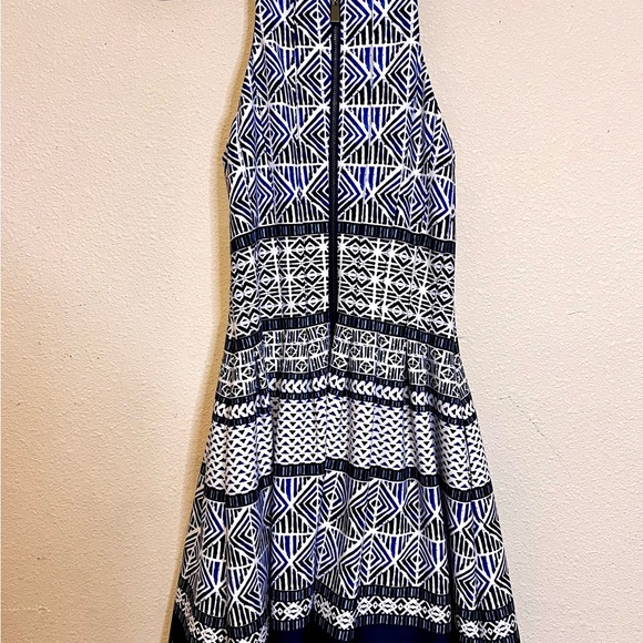 Vince Camuto Blue and White Sleeveless Halter Sheath Cocktail Dress. Size 4 - Picture 6 of 7